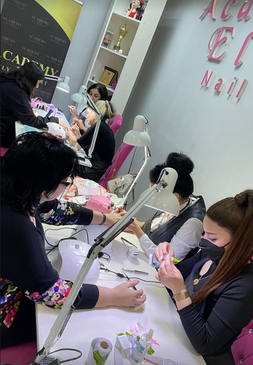 Dırnaq Qaynağı Ustası